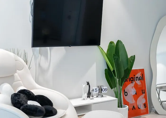 New Hongdae Stn 30Sec #Massage Chair #Netflix #Purifier V