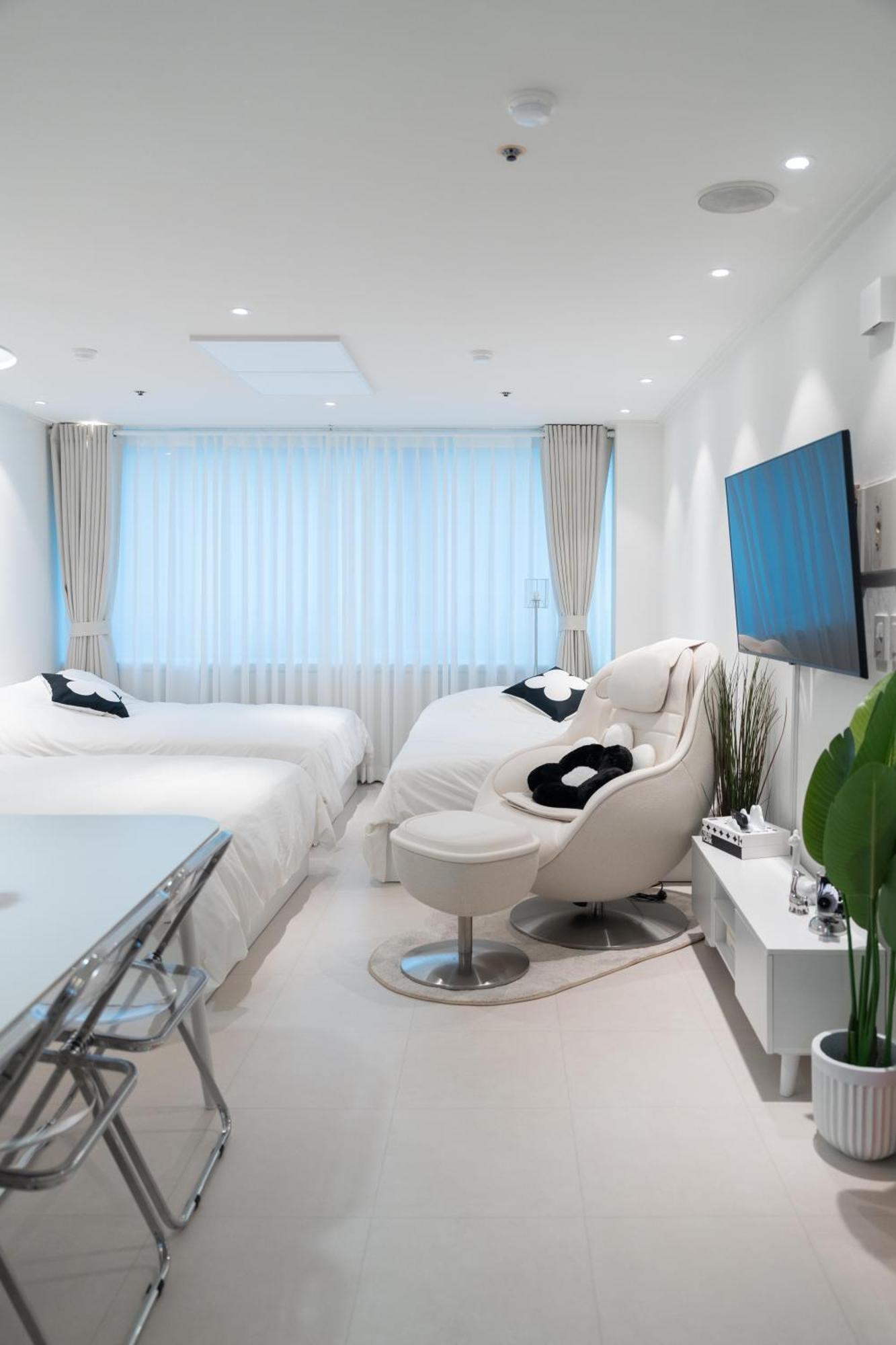 New Hongdae Stn 30sec #massage Chair #netflix #purifier V *