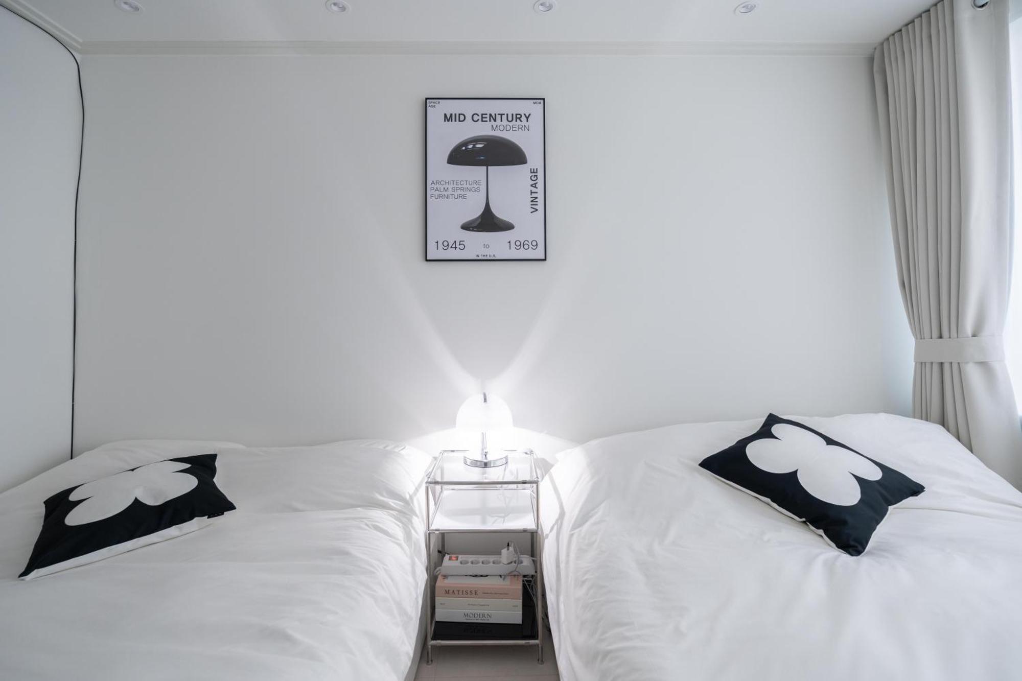 อพาร์ทเม้น New Hongdae Stn 30sec #massage Chair #netflix #purifier V *